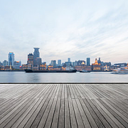 穿越都市脉动 上海高架路网的现代交响